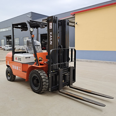 凱臨重工兩驅(qū)叉車 高效倉(cāng)儲(chǔ)服務(wù)的理想解決方案